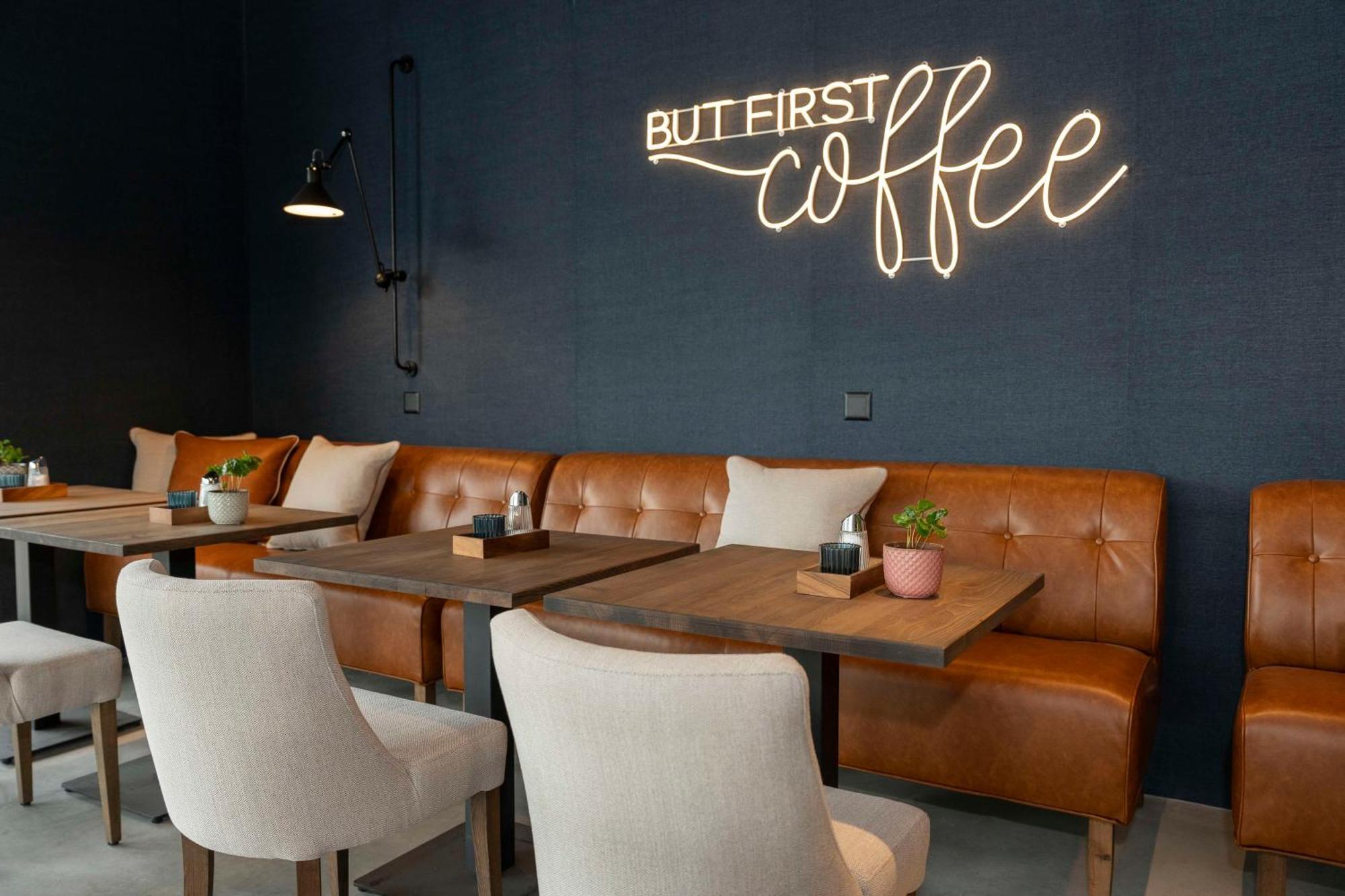 Giessen Hotel & Coffeehouse Vaduz Bagian luar foto