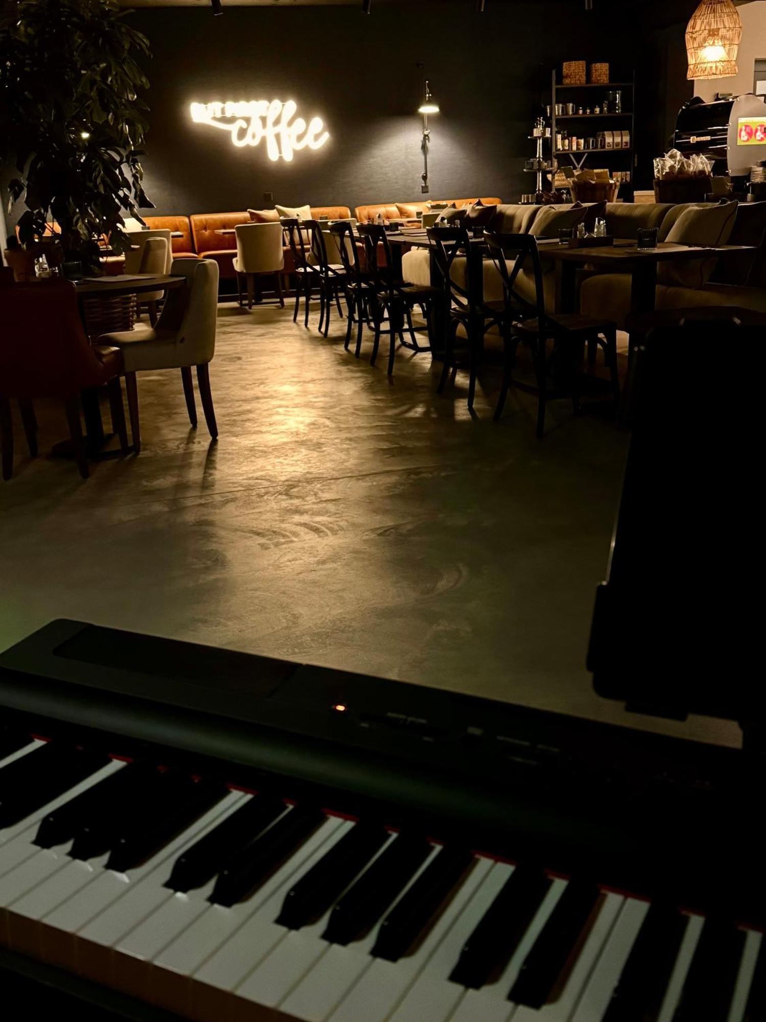 Giessen Hotel & Coffeehouse Vaduz Bagian luar foto
