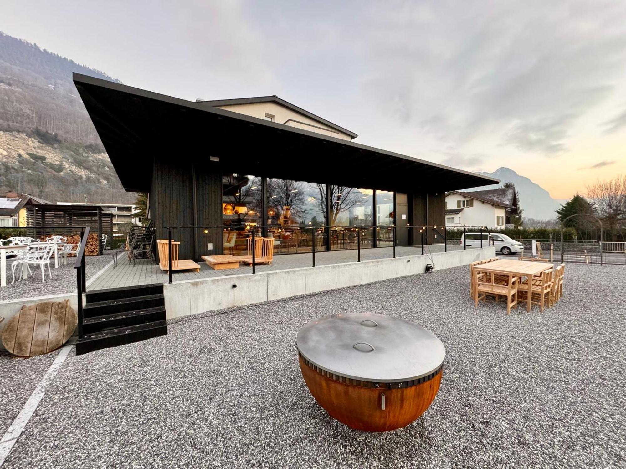 Giessen Hotel & Coffeehouse Vaduz Bagian luar foto